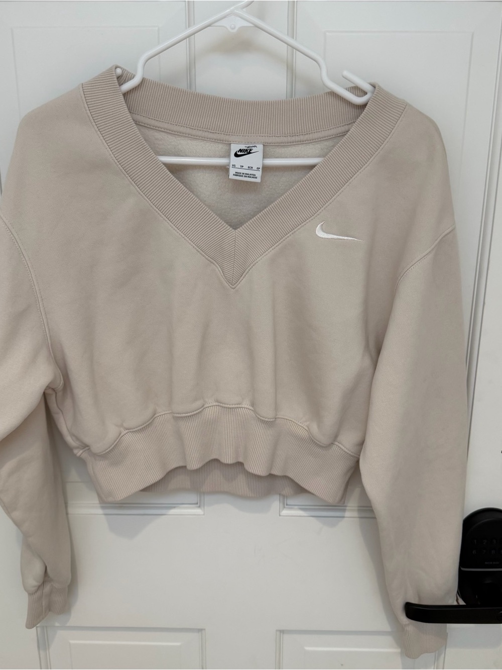 Women's Nike Cropped V-Neck Sweatshirt - XS